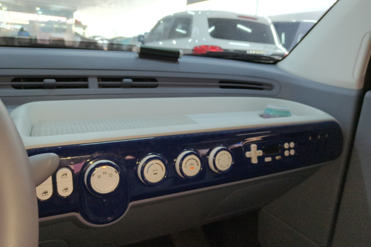 奔腾小马 2024款 170km 活力马局部细节16