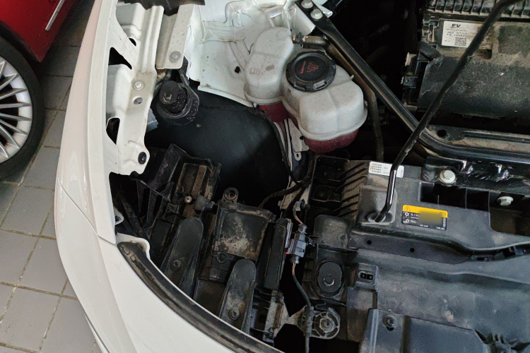 大众ID.7 VIZZION 2024款 首发版机舱底盘25