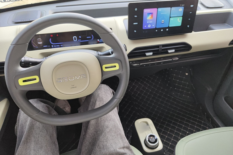 吉利银河 2024款 200km 熊猫骑士中控内饰7002