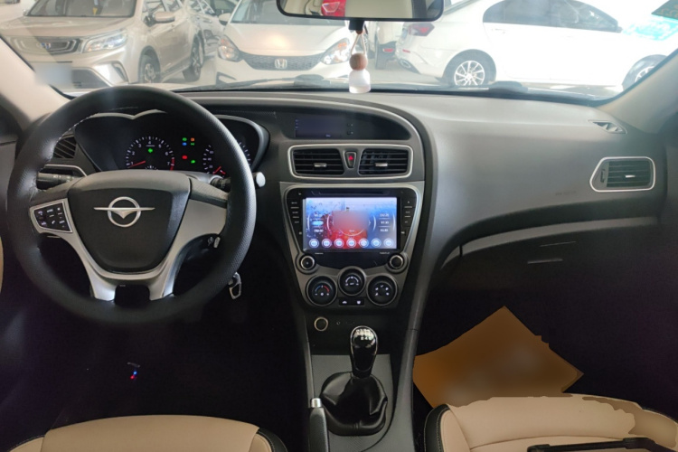 海马 福美来 2015款 1.6L 手动品尚型中控内饰12
