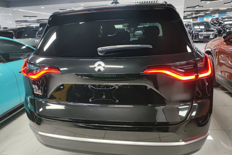 蔚来ES8 2020款 580KM 七座版车身外观6