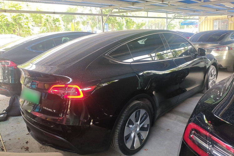 特斯拉 Model Y 2022款 改款 后轮驱动版车身外观7