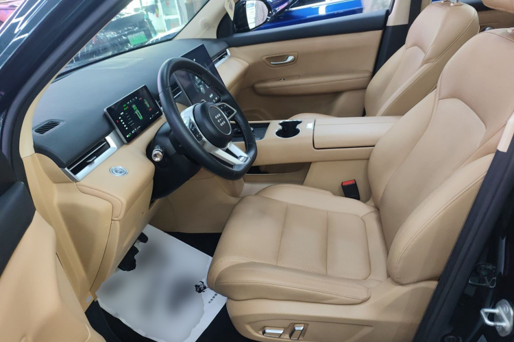 蓝电E5 PLUS 2025款 120km 标准旅行定制版 7座局部细节19