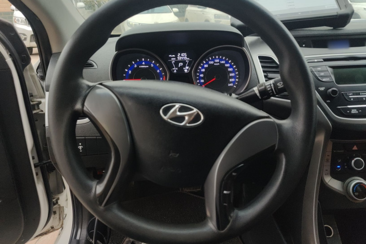 现代 朗动 2016款 1.6L 自动智能型中控内饰13