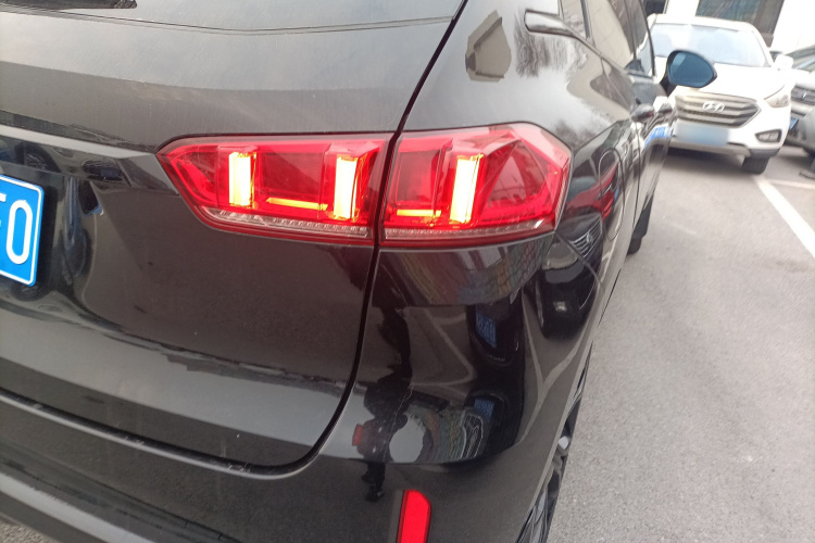 魏牌 VV7 2017款 2.0T 旗舰型车身外观9