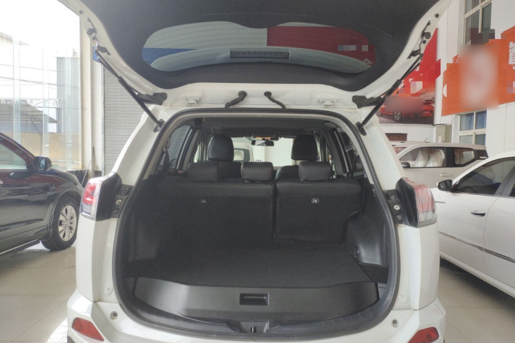 丰田 RAV4荣放 2019款 2.0L CVT两驱先锋版 国V机舱底盘23