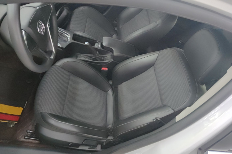 别克 君威 2015款 1.6T 领先技术型中控内饰19