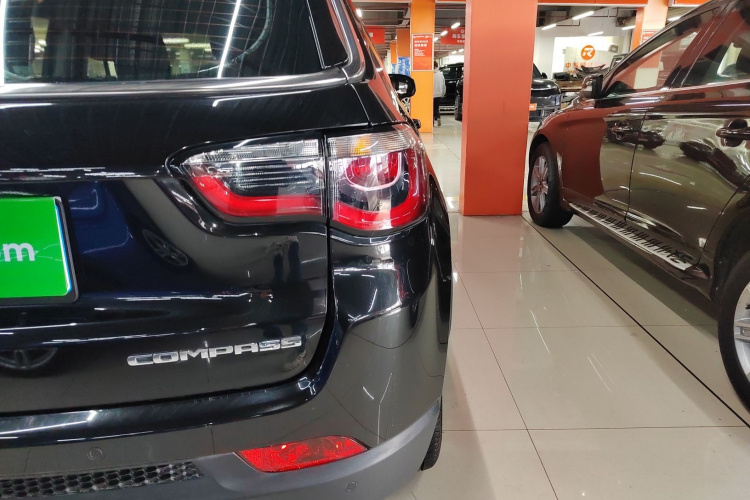 Jeep 指南者 2020款 220T 自动精英版车身外观6006