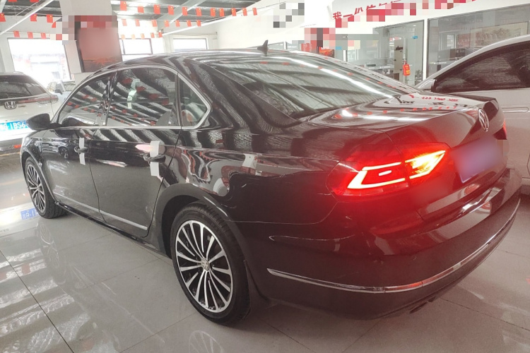 大众 帕萨特 2016款 330TSI DSG尊荣版车身外观4