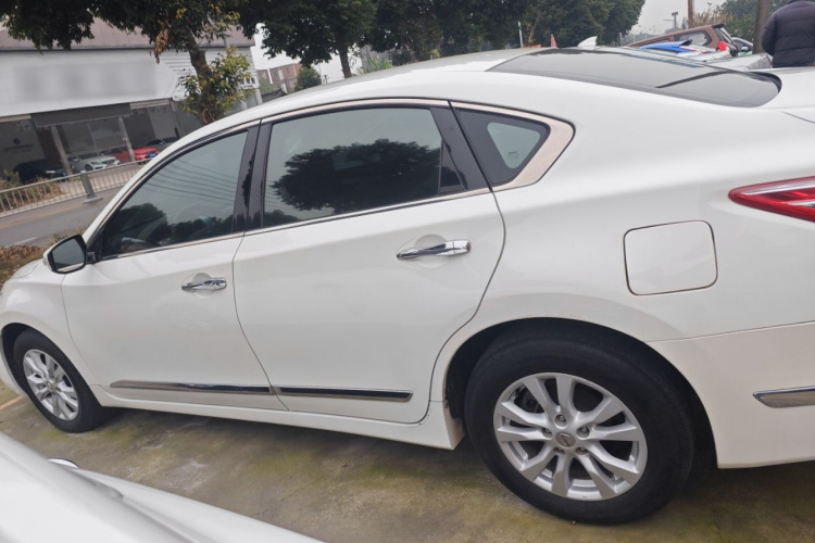 日产 天籁 2013款 2.0L XL舒适版车身外观4