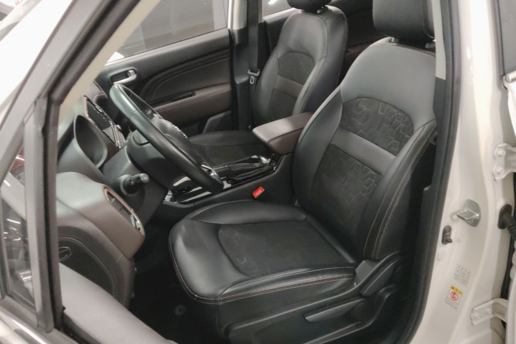 广汽传祺 传祺GS3 2019款 235T 自动精英版中控内饰19