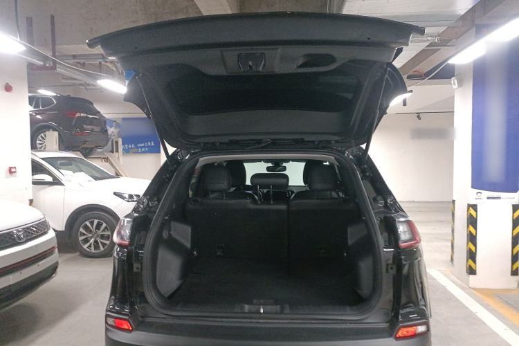 Jeep 自由光 2019款 2.0T 两驱智享版 国VI机舱底盘23