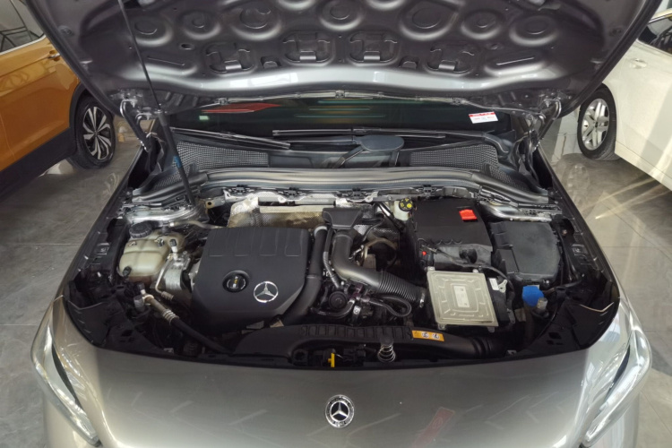 奔驰B级 2020款 B 180机舱底盘24