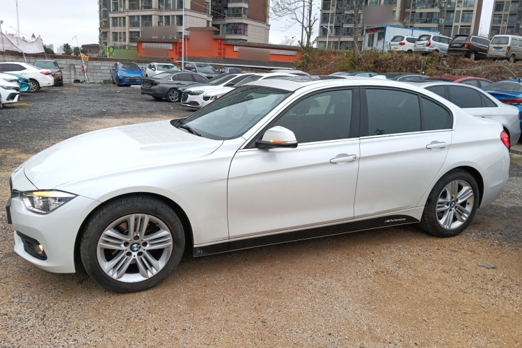 宝马3系 2017款 318i 时尚型车身外观4