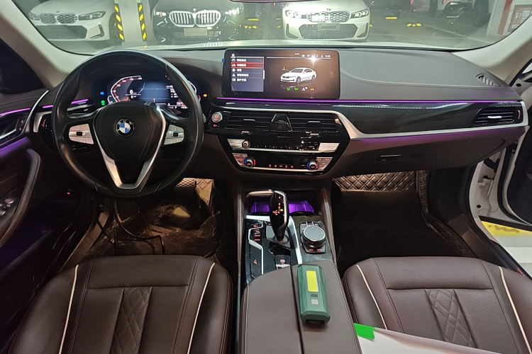 宝马5系 2022款 改款二 525Li 豪华套装中控内饰12