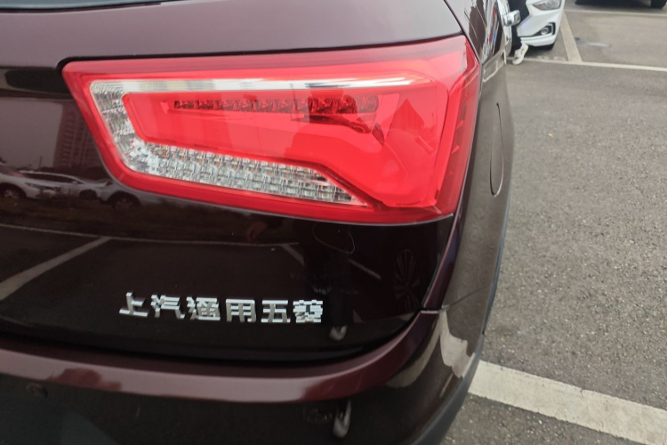 宝骏560 2016款 1.5T 手动豪华型车身外观9