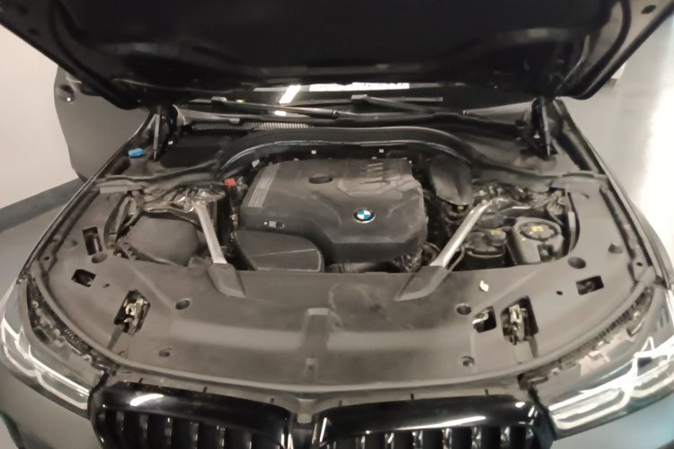 宝马6系GT 2021款 630i M运动套装机舱底盘24