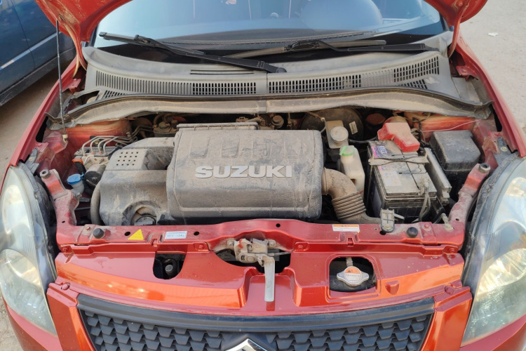 铃木 雨燕 2014款 1.5L 自动时尚型机舱底盘24