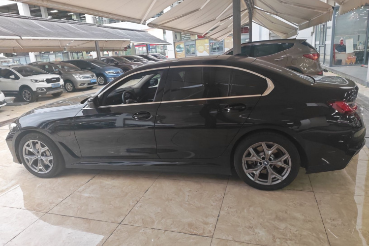 宝马i3 2022款 eDrive 35 L车身外观4