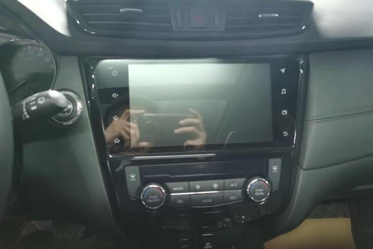 日产 奇骏 2021款 2.0L CVT 2WD XL ITS舒适纪念版局部细节16