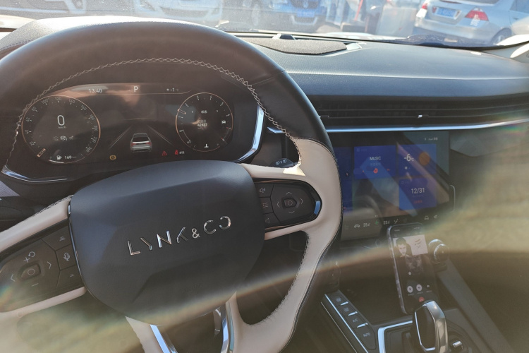 领克01 2021款 2.0TD 两驱型Pro中控内饰12