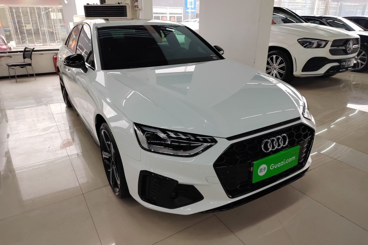 奥迪A4L 2024款 40 TFSI 豪华动感型车身外观3