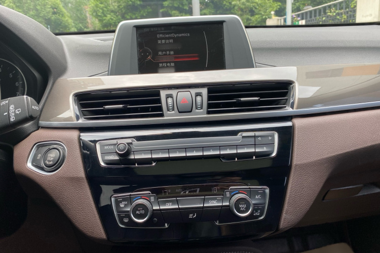 宝马X1 2018款 sDrive18Li 尊享型中控内饰16