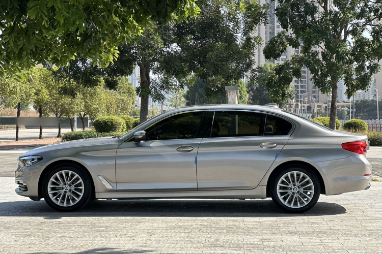 宝马5系 2019款 525Li 豪华套装车身外观4