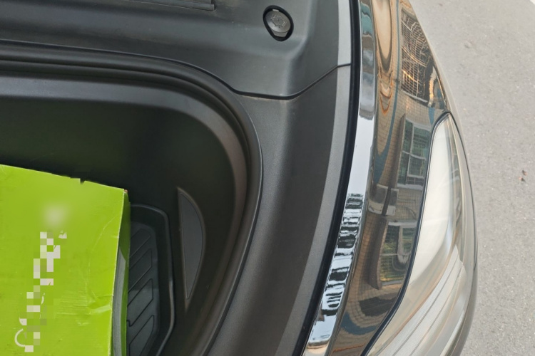 特斯拉 Model Y 2021款 标准续航后驱版局部细节9007