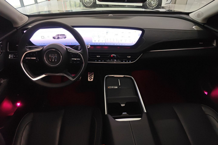 别克 君越 2023款 28T 越尊版中控内饰12