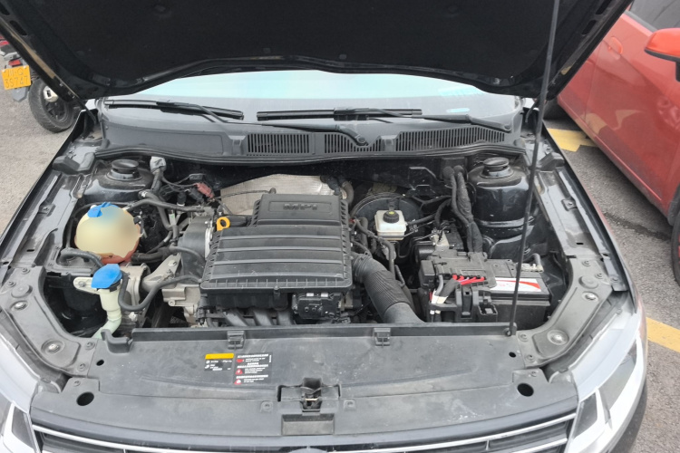 大众 朗逸 2015款 1.6L 手动舒适版机舱底盘24