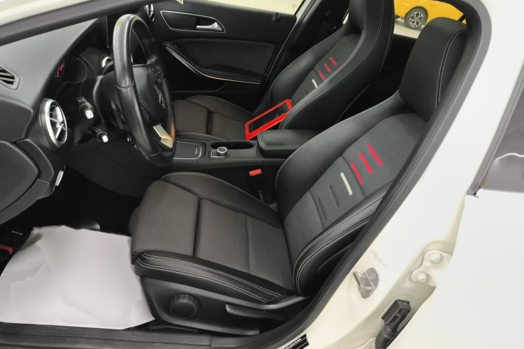 奔驰A级(进口) 2018款 A 200 动感型局部细节19