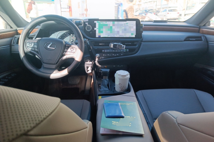 雷克萨斯ES 2024款 200 臻享版中控内饰12