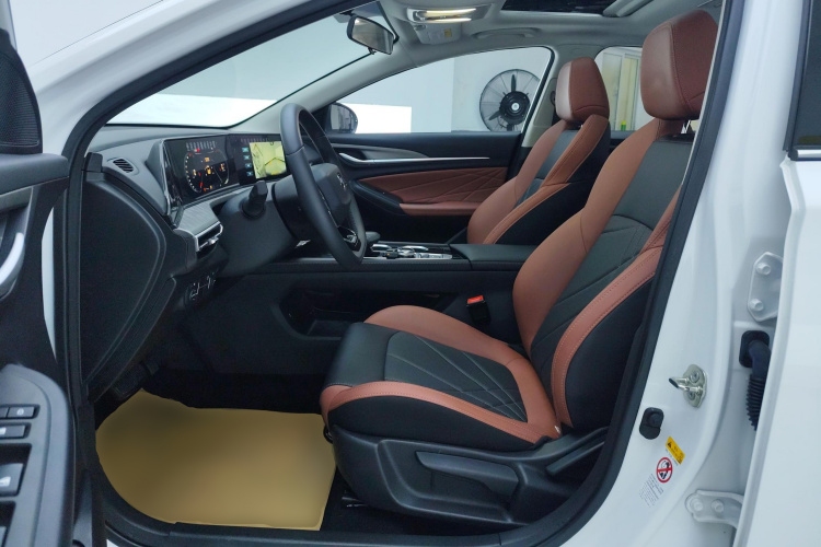 长安 逸动 2023款 畅享版 PLUS 蓝鲸NE 1.4T GDI DCT尊贵版中控内饰19