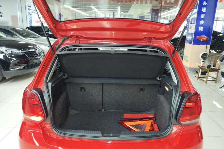 大众 Polo 2014款 1.6L 自动豪华版机舱底盘23