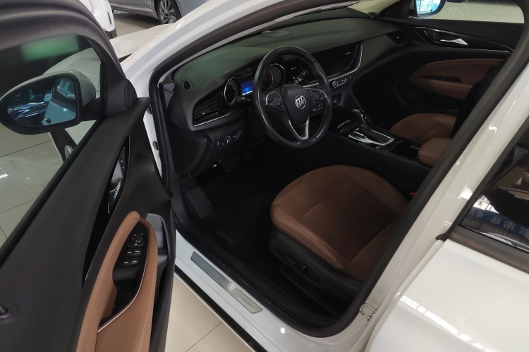 别克 君威 2019款 20T 精英型 国VI中控内饰20