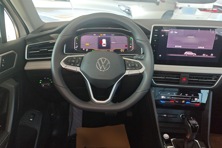大众 途观L 2024款 300TSI 自动两驱智享版中控内饰13
