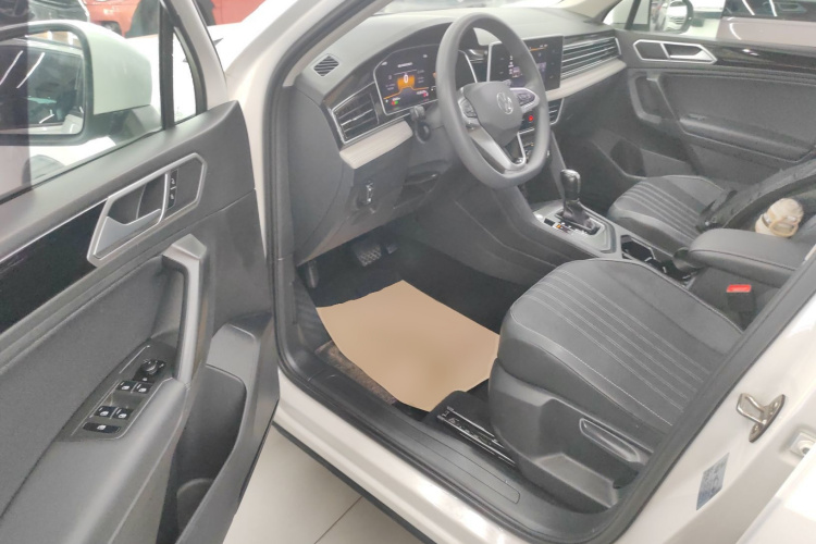 大众 途观L 2022款 330TSI 自动两驱舒享版中控内饰20