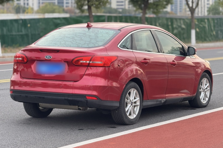 福特 福克斯 2017款 三厢 1.6L 自动风尚型智行版车身外观6002