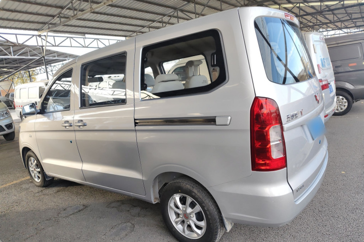 五菱汽车 五菱宏光V 2022款 1.5L劲享版电动助力LAR车身外观6005