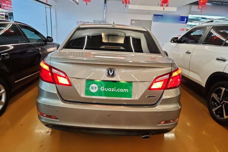 长安 逸动 2016款 1.6L 自动风尚型车身外观6