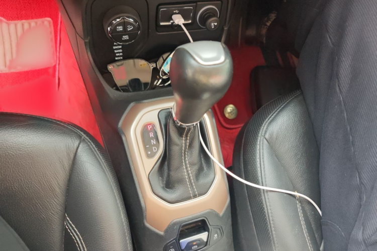 Jeep 自由侠 2017款  180TS 自动四驱全能敞篷版局部细节18