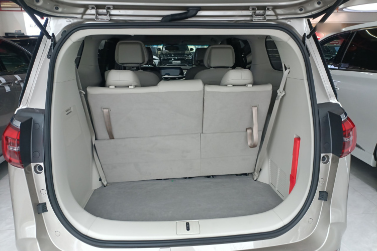 别克GL8 2023款 ES陆尊 舒适型机舱底盘23