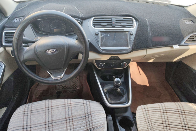 福特 福睿斯 2017款 改款 1.5L 手动舒适型中控内饰12