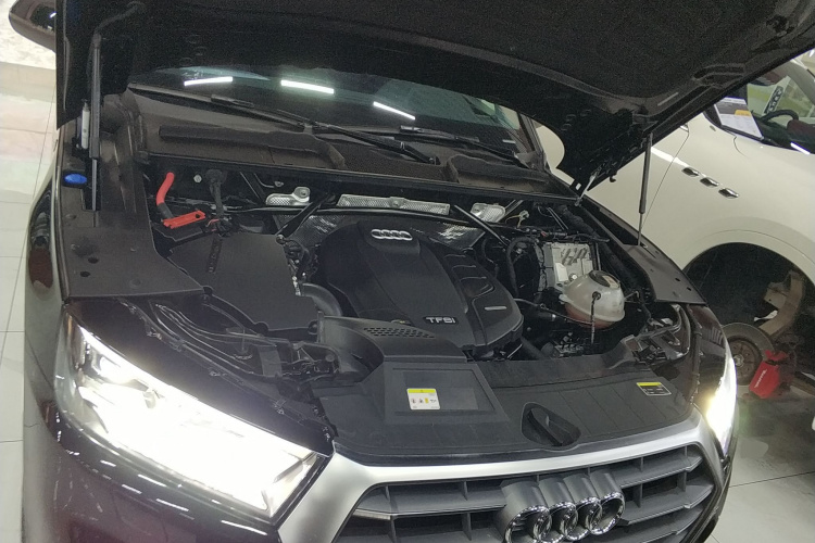 奥迪Q5L 2020款 45 TFSI 尊享风雅型机舱底盘24