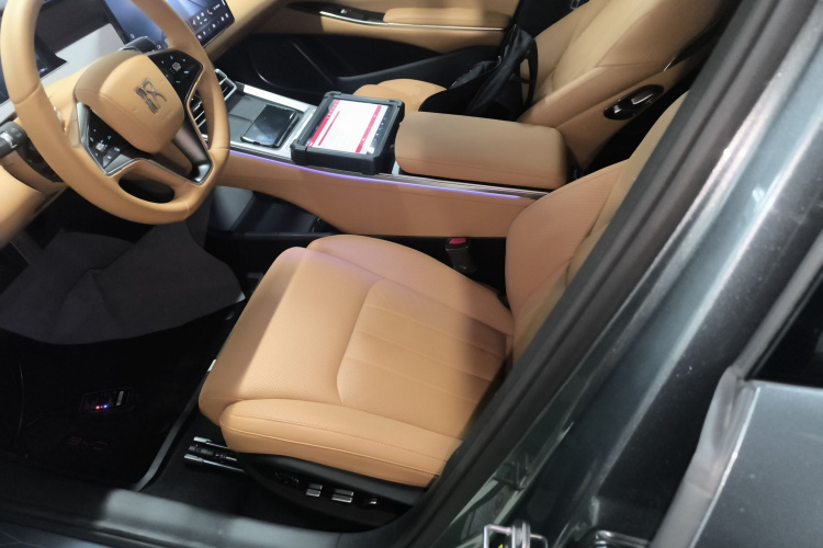 比亚迪 汉L 2025款 DM-p 四驱激光雷达旗舰型中控内饰19