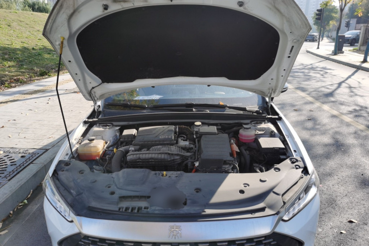 比亚迪 秦PLUS 2021款 DM-i 55KM 旗舰型机舱底盘24