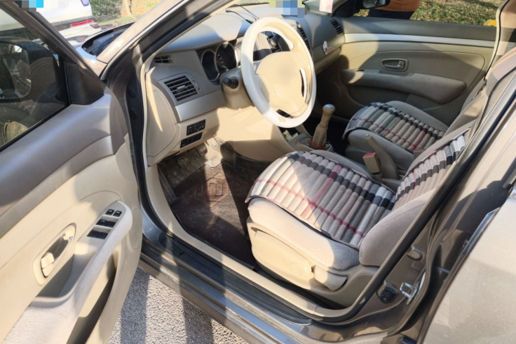 日产 轩逸 2012款 经典 1.6XE 手动舒适版中控内饰7003