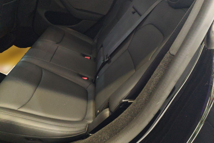 特斯拉 Model Y 2025款 后轮驱动版中控内饰21