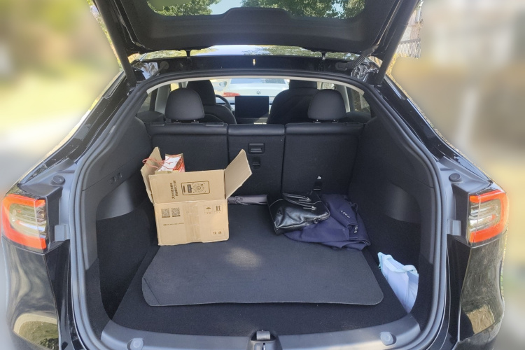 特斯拉 Model Y 2022款 改款 后轮驱动版中控内饰23